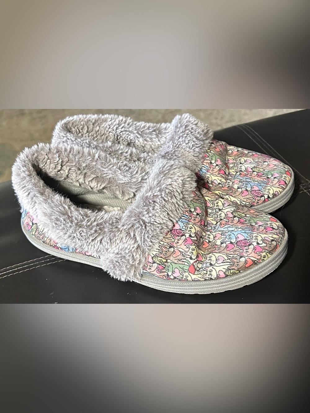 Women’s Bob's from Skechers memory foam doggie slippers Sz 6.5